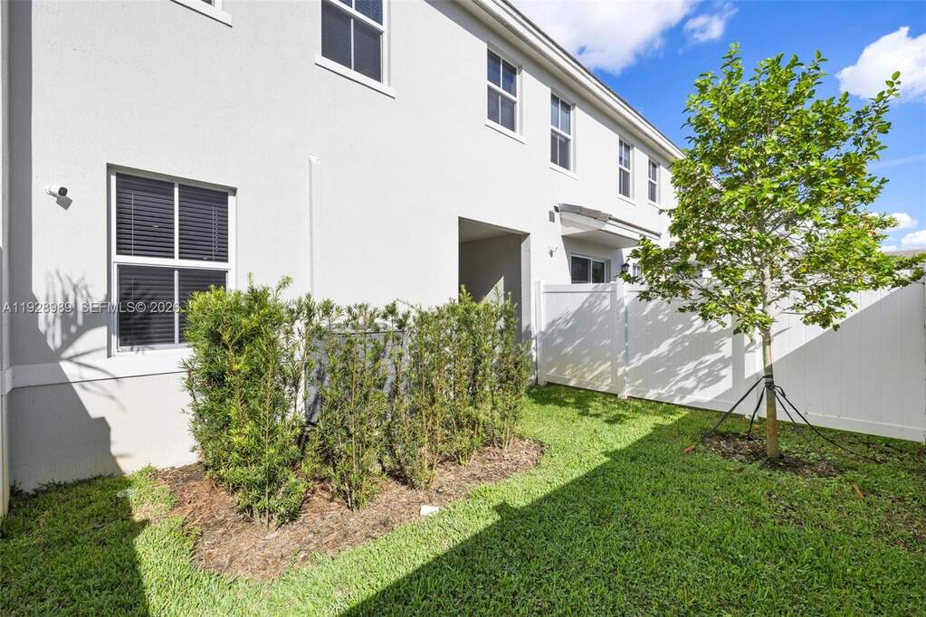 3 Bedroom Villa/Townhouse's Image 31