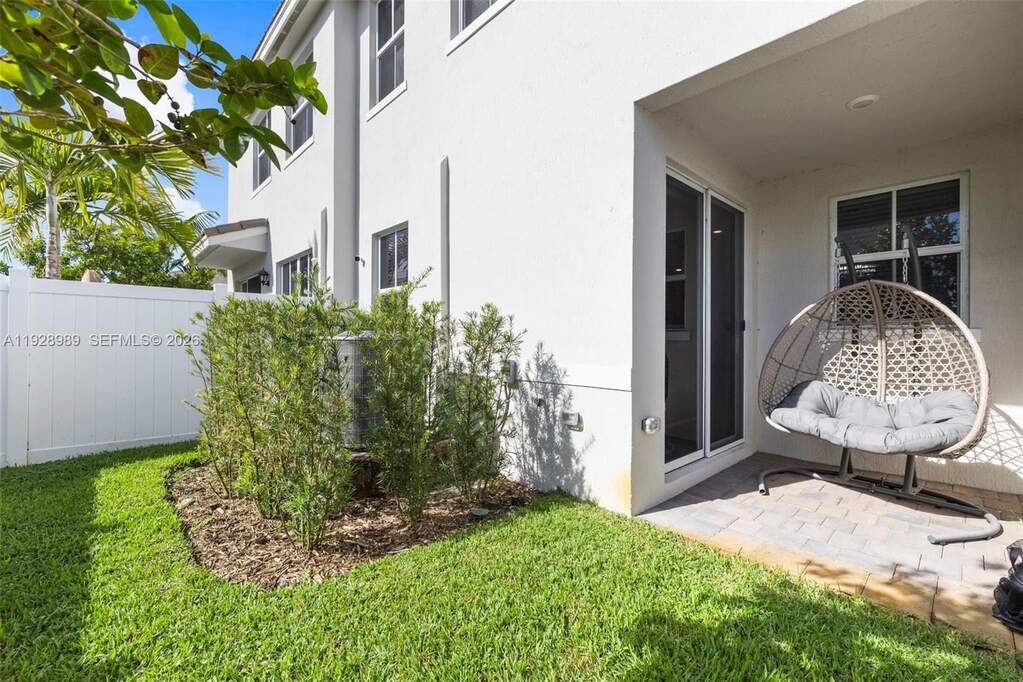 3 Bedroom Villa/Townhouse's Image 32