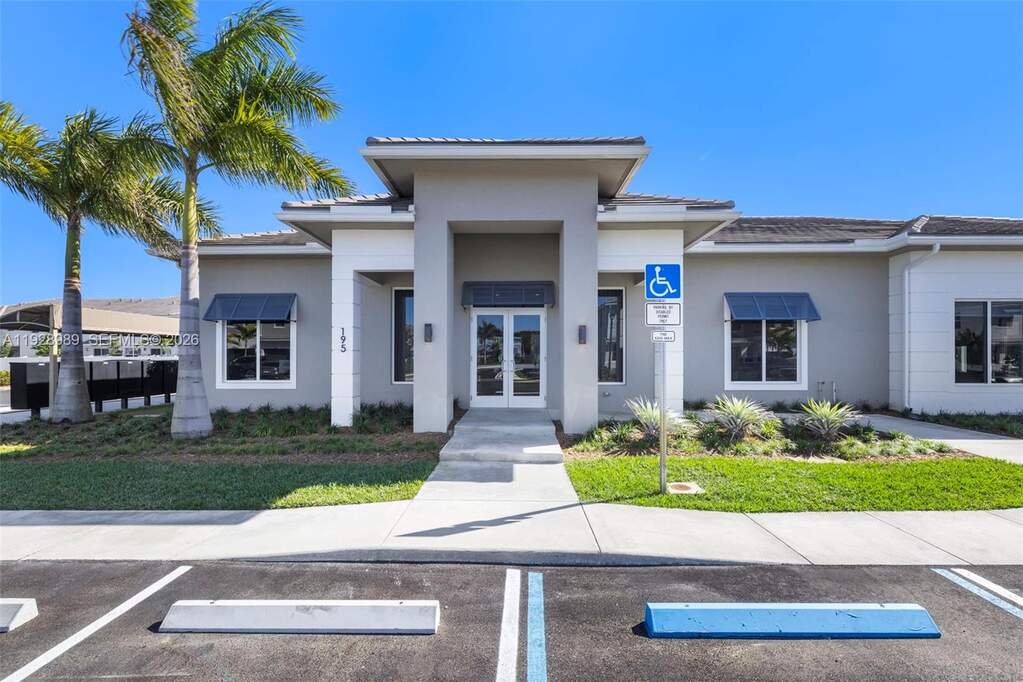 3 Bedroom Villa/Townhouse's Image 36