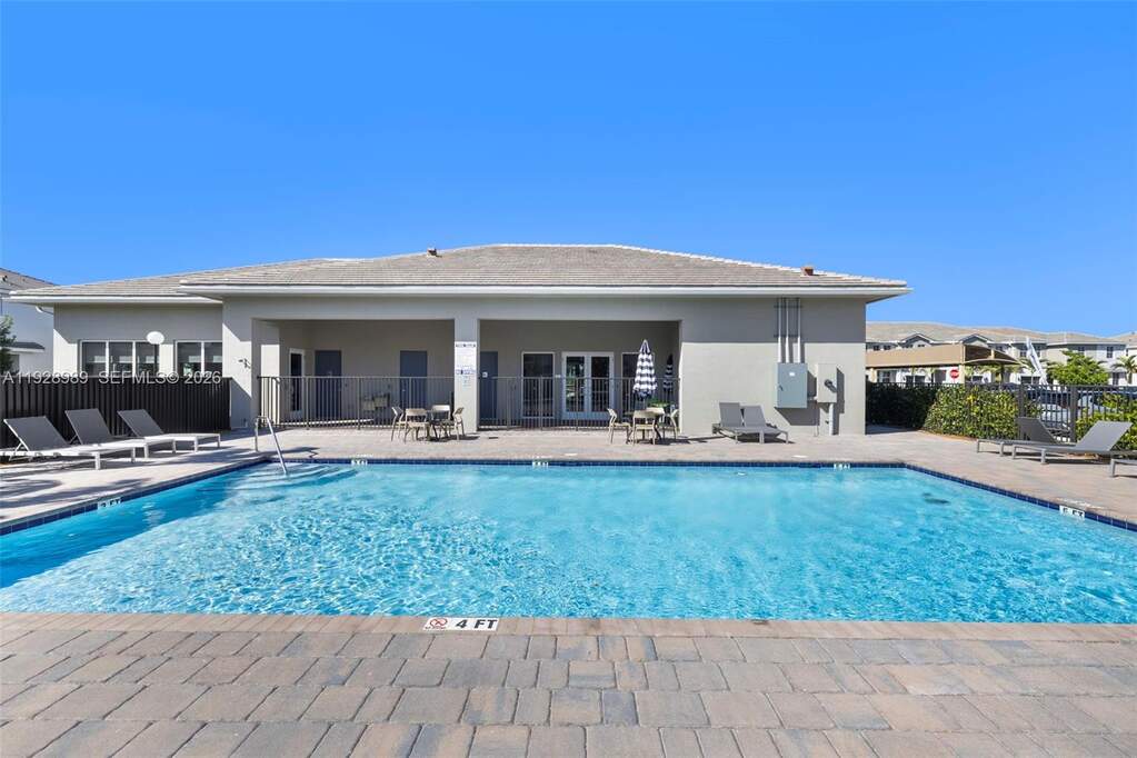 3 Bedroom Villa/Townhouse's Image 42