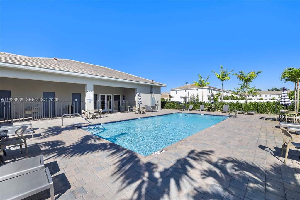 3 Bedroom Villa/Townhouse's Image 43