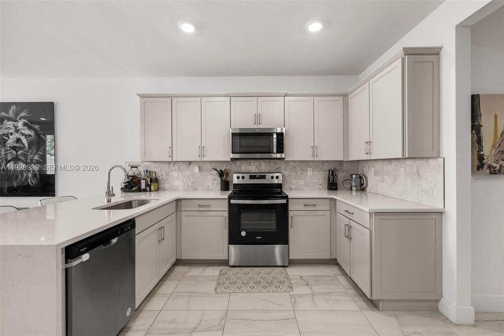 3 Bedroom Villa/Townhouse's Image 5