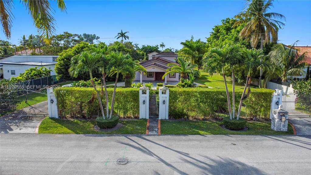 4 Bedroom Single Family Home/House's Image 9