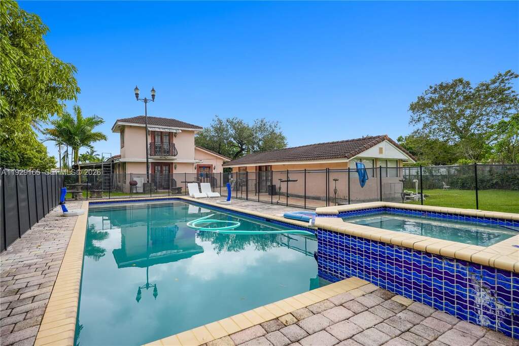 4 Bedroom Single Family Home/House's Image 12