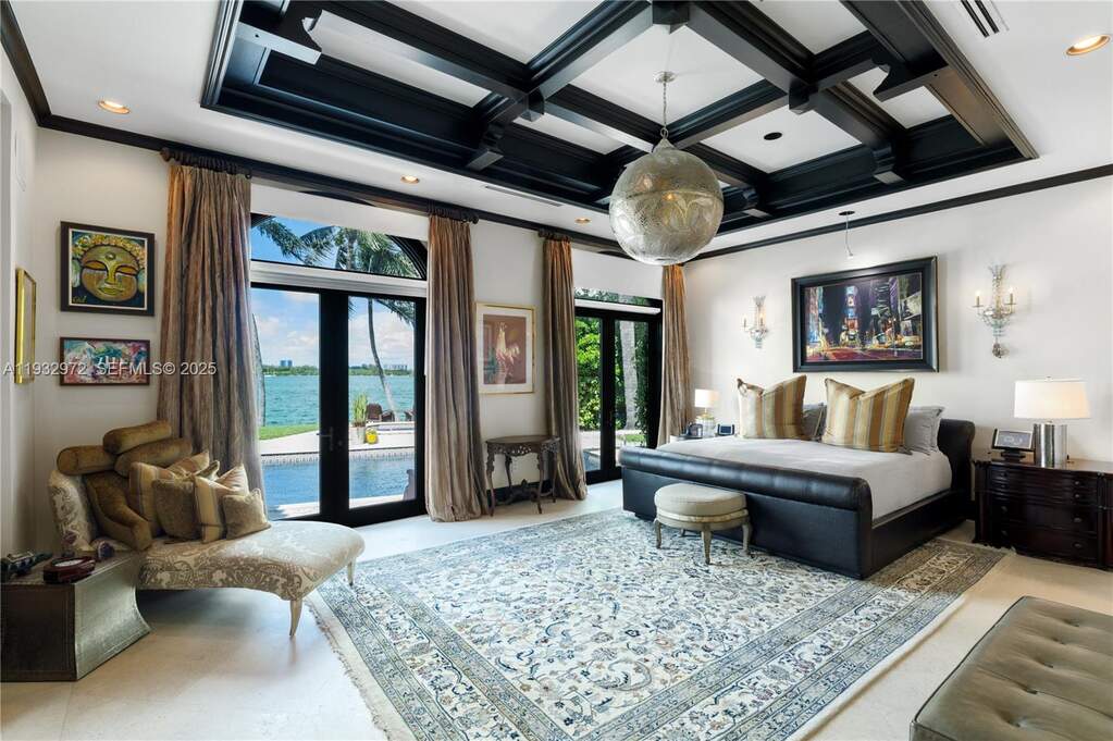 7 Bedroom Single Family Home/House's Image 16