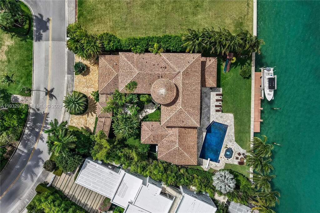7 Bedroom Single Family Home/House's Image 27