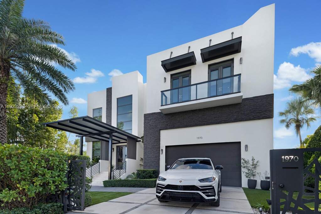 6 Bedroom Single Family Home/House's Image 11