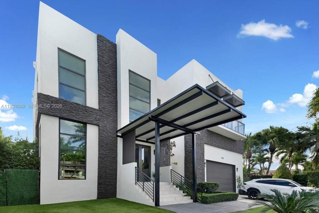 6 Bedroom Single Family Home/House's Image 12