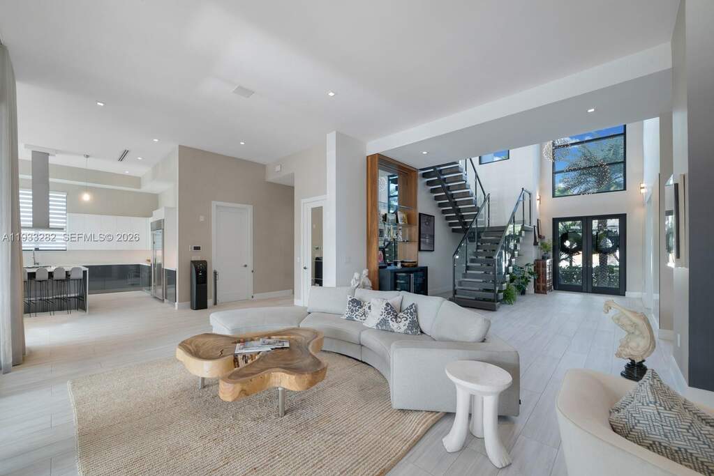 6 Bedroom Single Family Home/House's Image 21