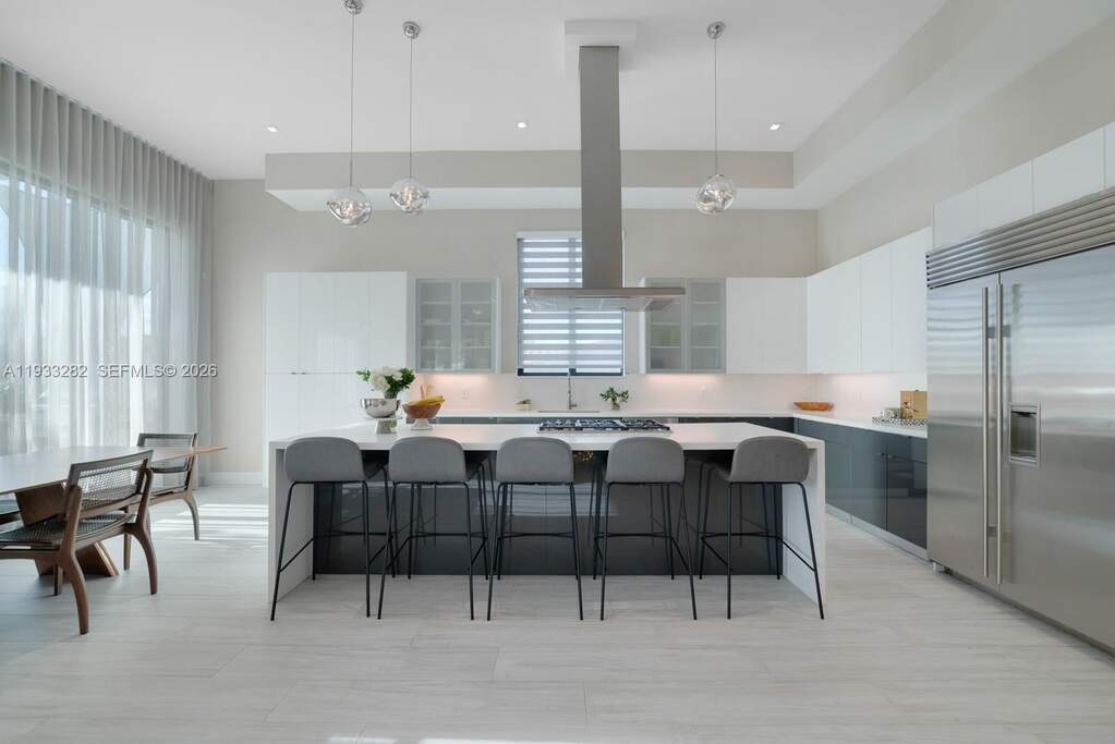 6 Bedroom Single Family Home/House's Image 24