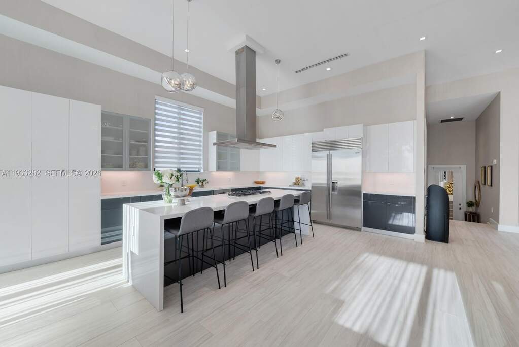 6 Bedroom Single Family Home/House's Image 25