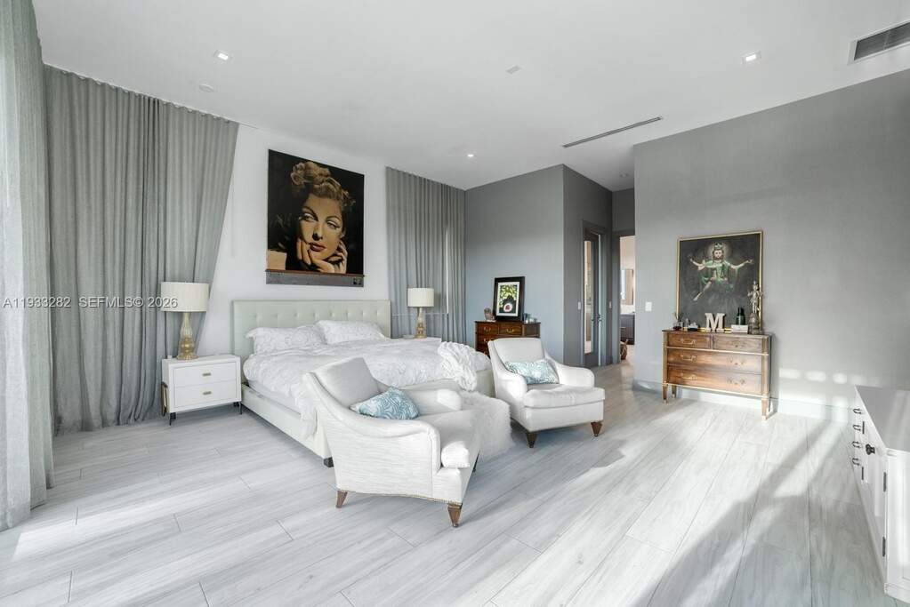 6 Bedroom Single Family Home/House's Image 29