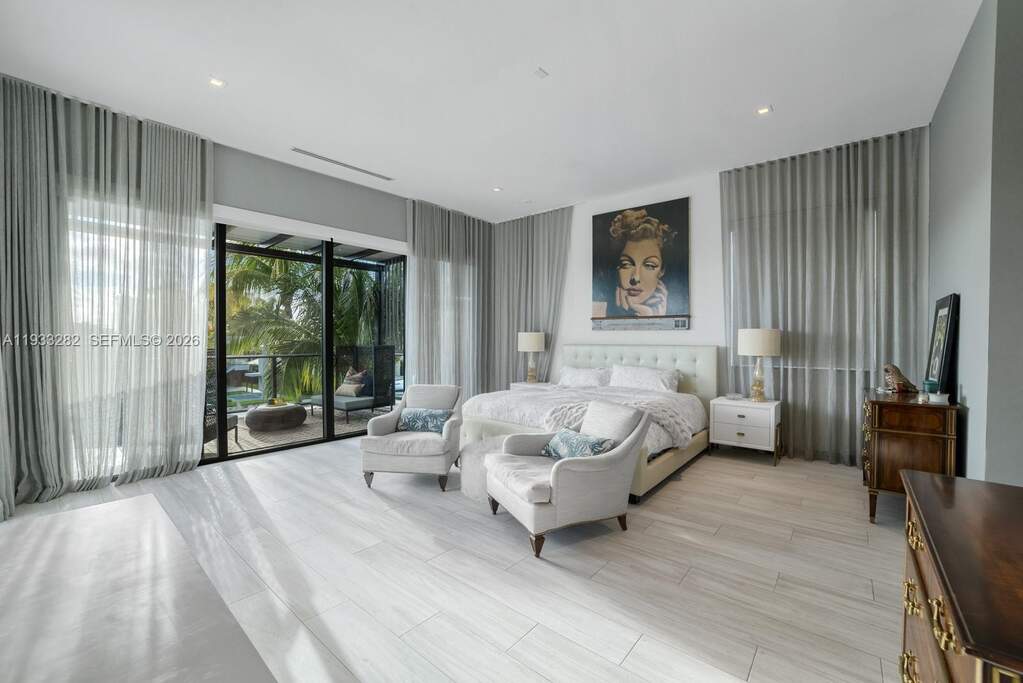 6 Bedroom Single Family Home/House's Image 30