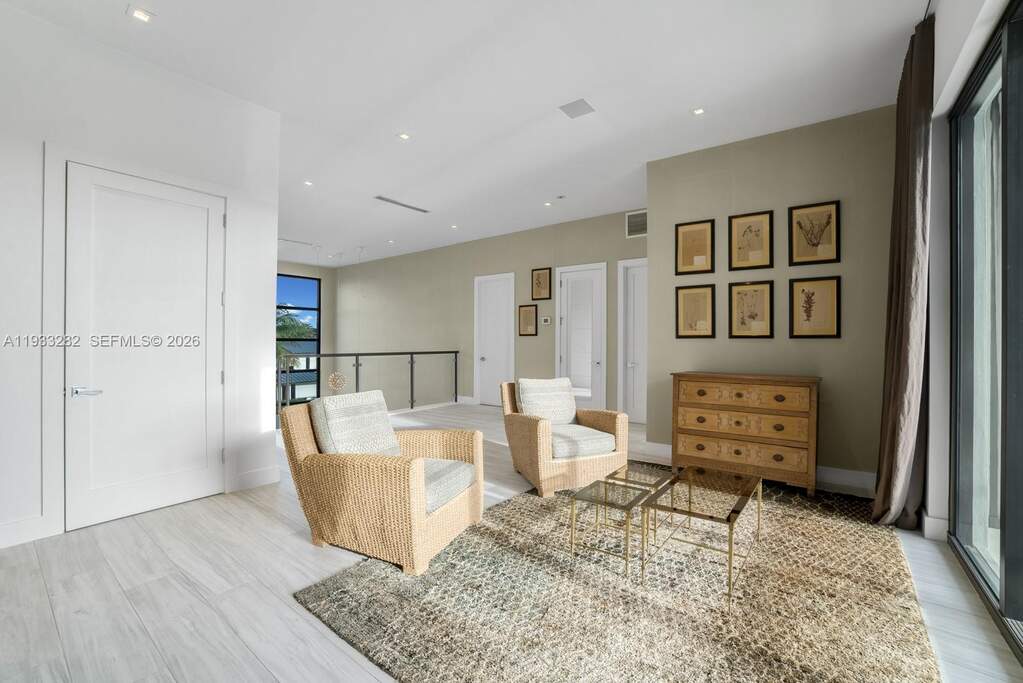 6 Bedroom Single Family Home/House's Image 39