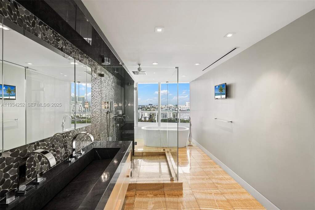 2 Bedroom Apartment/Flat's Image 12