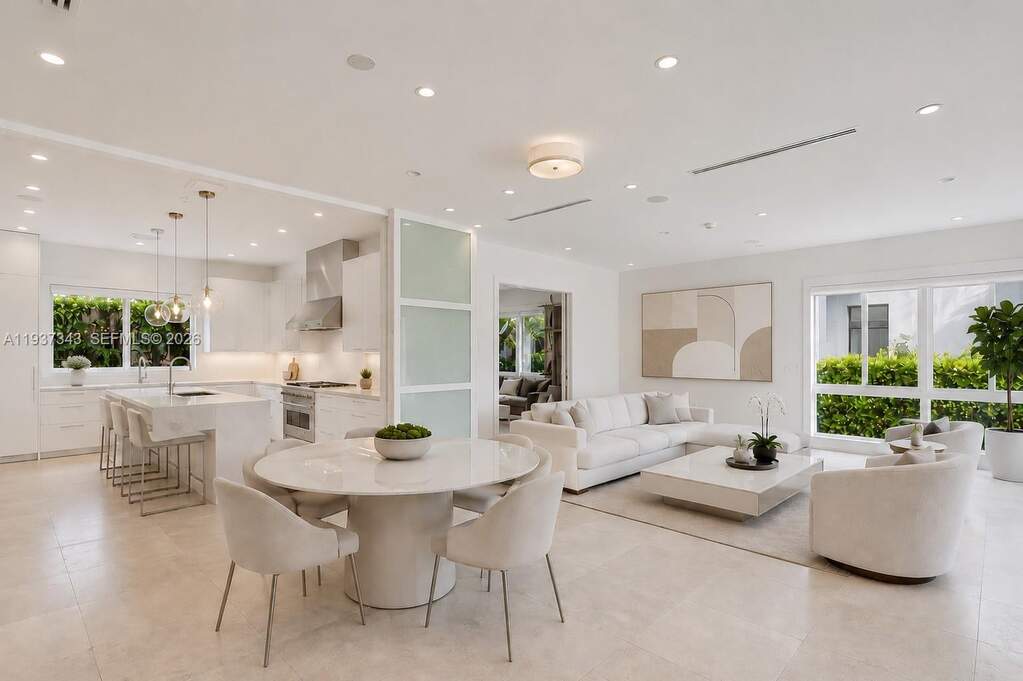 6 Bedroom Single Family Home/House's Image 14