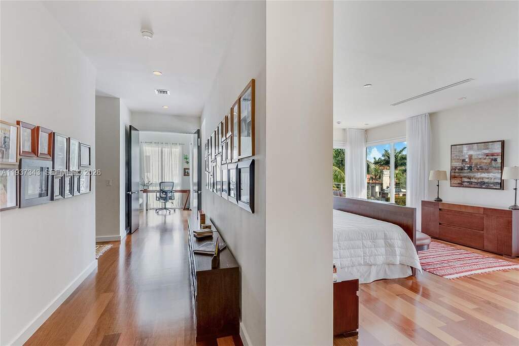 6 Bedroom Single Family Home/House's Image 26