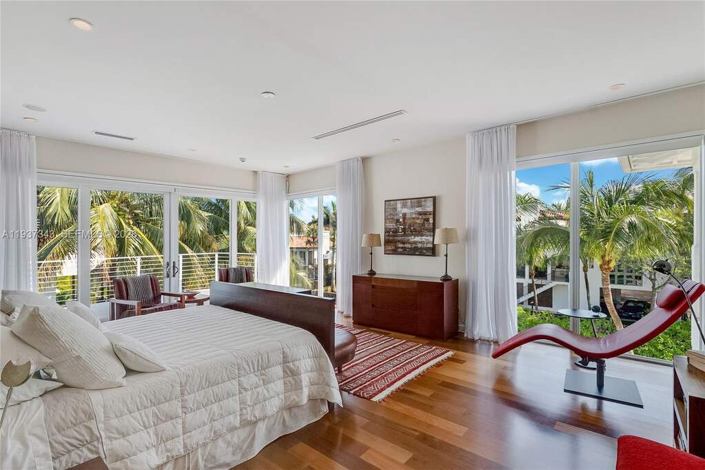 6 Bedroom Single Family Home/House's Image 28