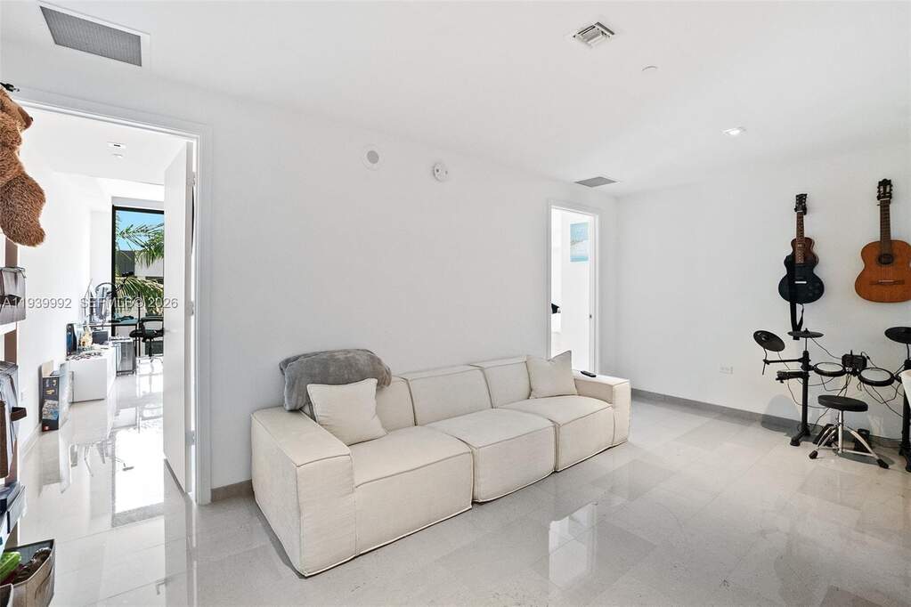 3 Bedroom Apartment/Flat's Image 11