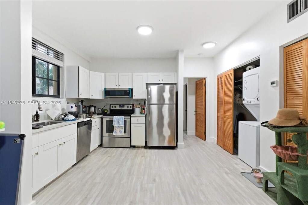 8 Bedroom Multi Unit's Image 11