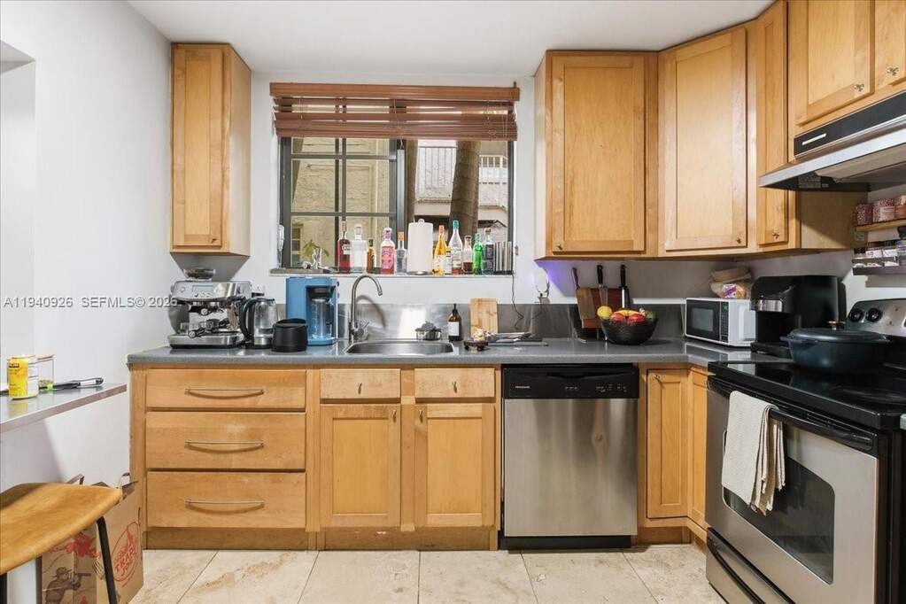 8 Bedroom Multi Unit's Image 13
