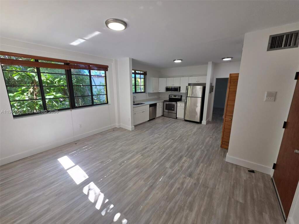 8 Bedroom Multi Unit's Image 15