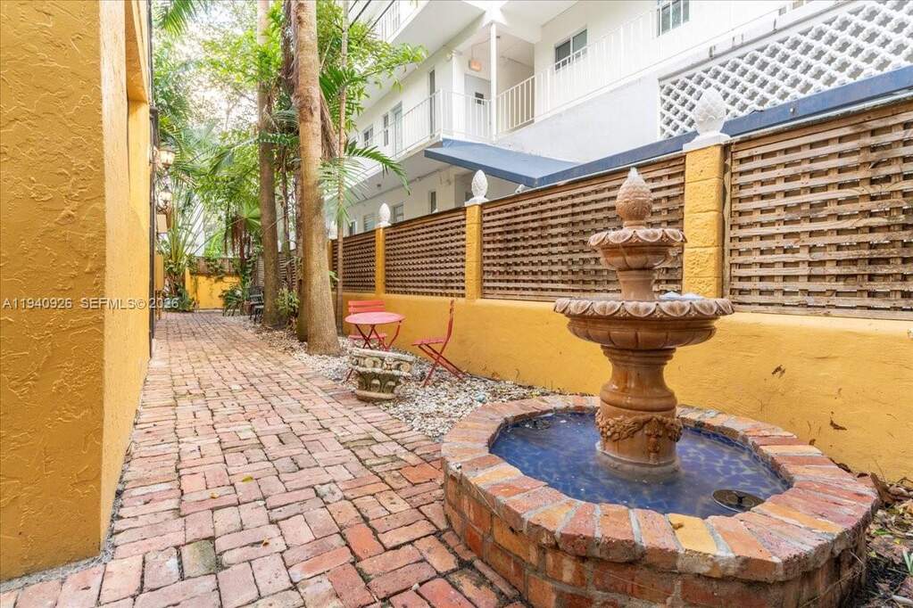 8 Bedroom Multi Unit's Image 21