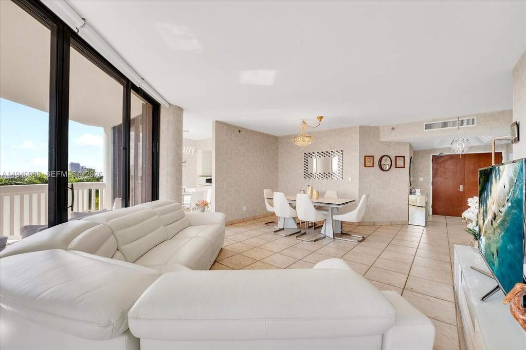 3 Bedroom Apartment/Flat's Image 11