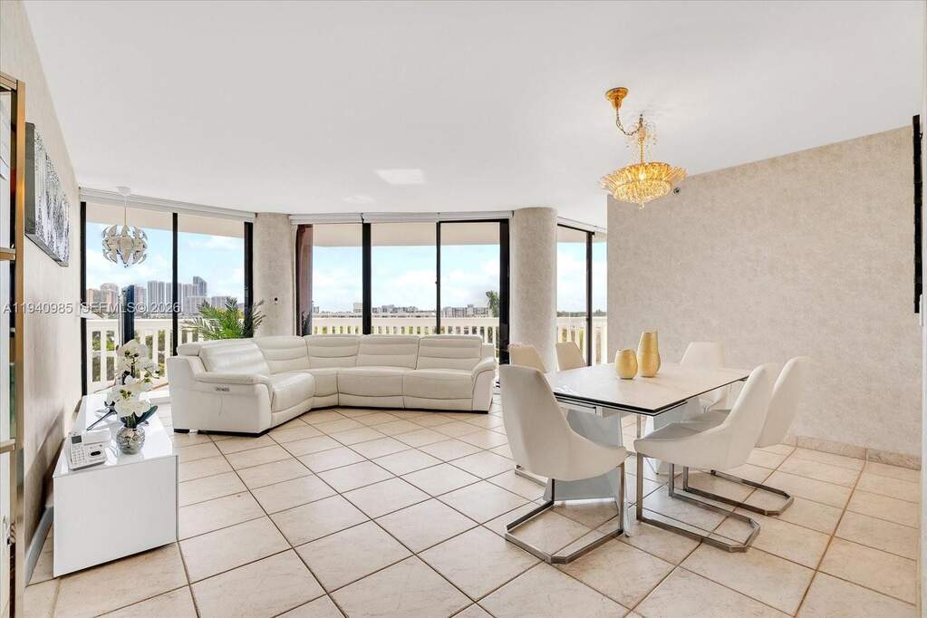 3 Bedroom Apartment/Flat's Image 3