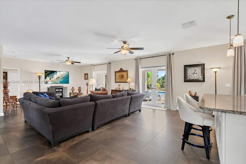 4 Bedroom Single Family Home/House's Image 4
