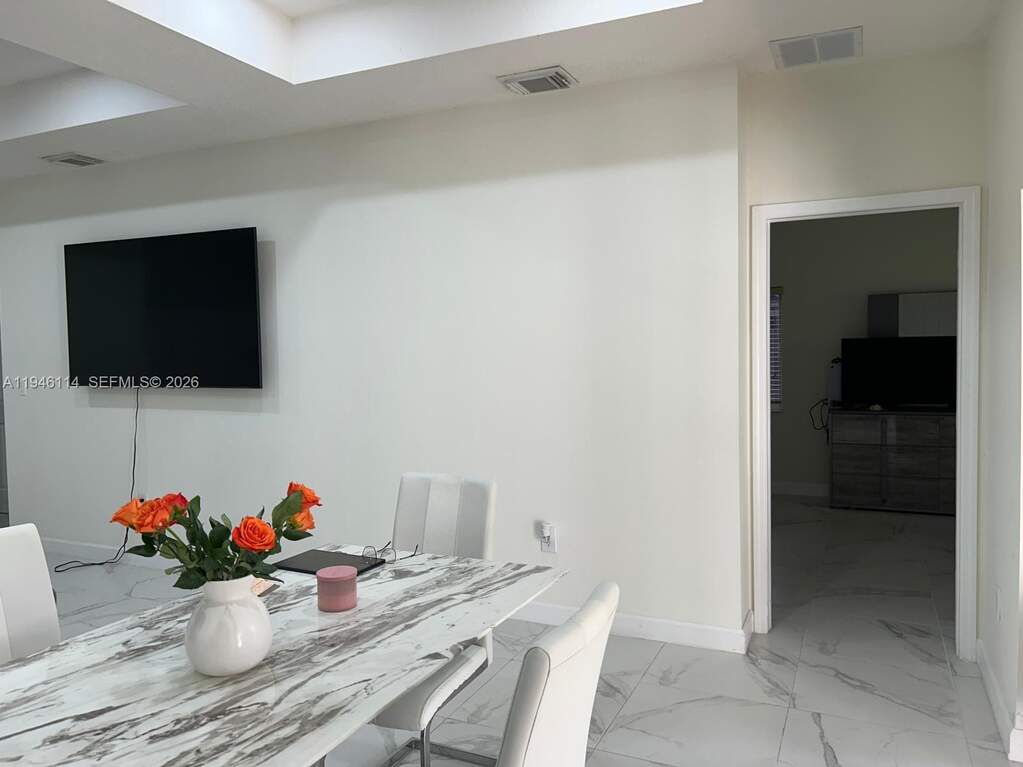 3 Bedroom Single Family Home/House's Image 12