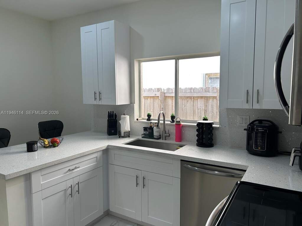 3 Bedroom Single Family Home/House's Image 32