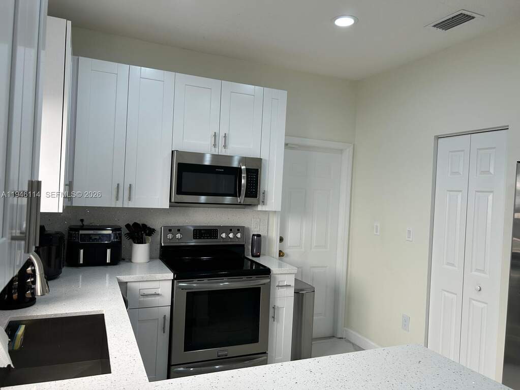 3 Bedroom Single Family Home/House's Image 35