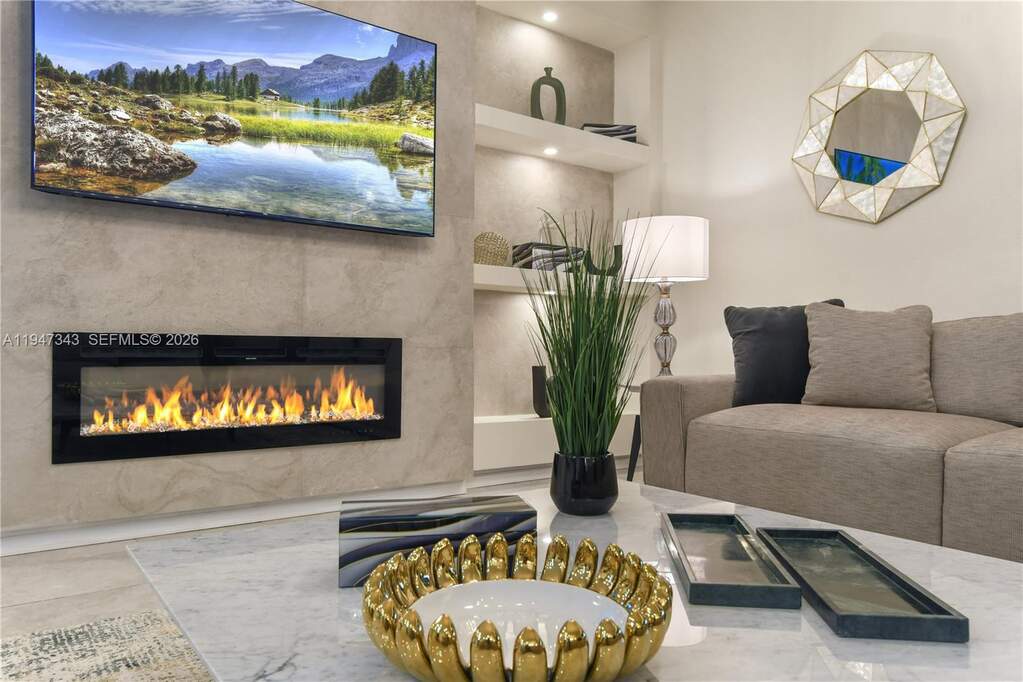 9 Bedroom Single Family Home/House's Image 11