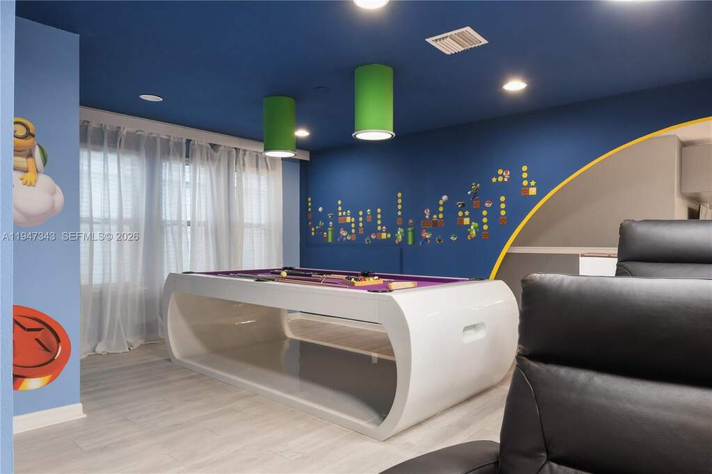 9 Bedroom Single Family Home/House's Image 27