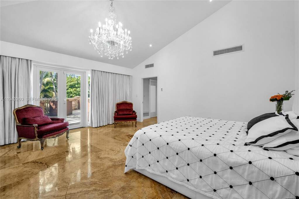 7 Bedroom Single Family Home/House's Image 25