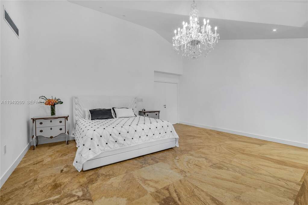 7 Bedroom Single Family Home/House's Image 26