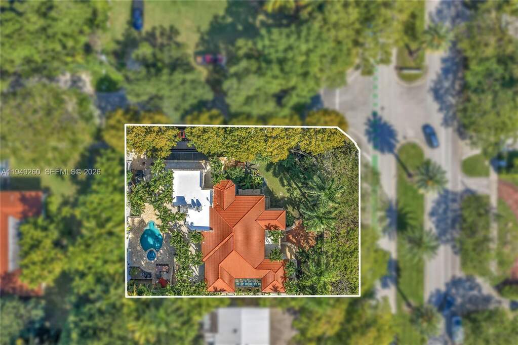 7 Bedroom Single Family Home/House's Image 28