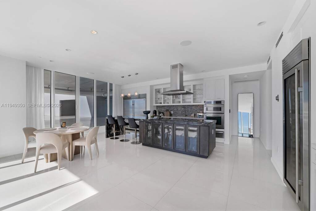 4 Bedroom Apartment/Flat's Image 5