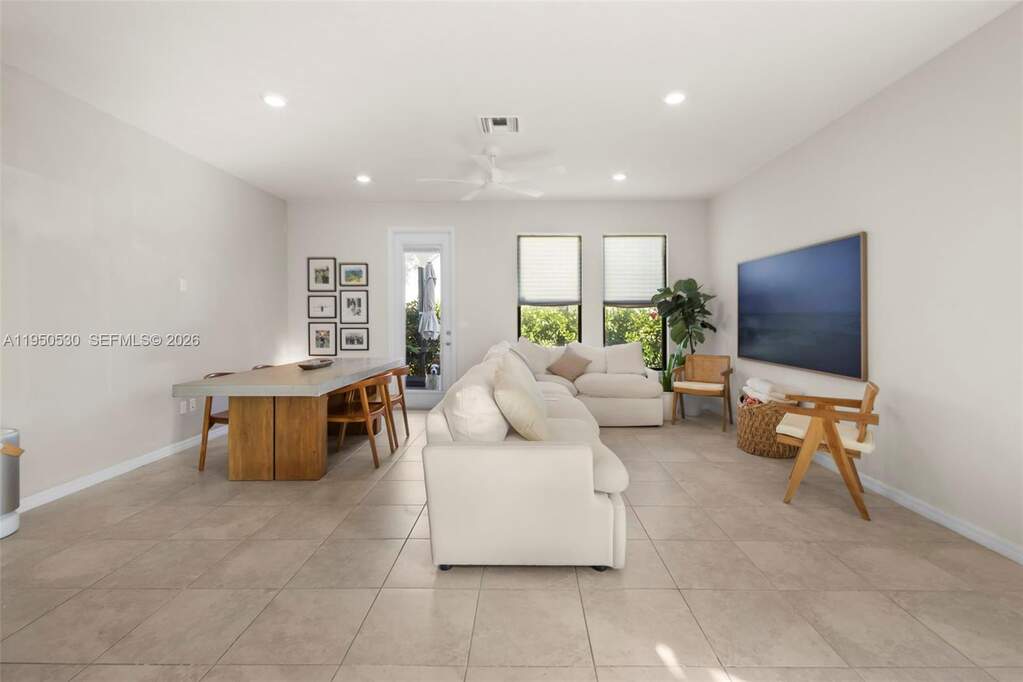 3 Bedroom Villa/Townhouse's Image 8