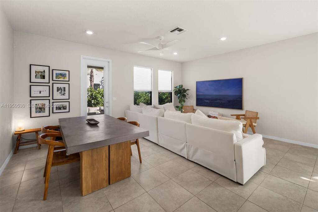 3 Bedroom Villa/Townhouse's Image 9