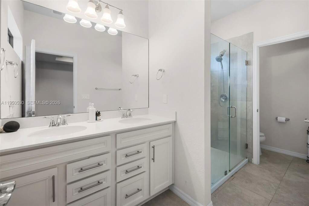 3 Bedroom Villa/Townhouse's Image 17