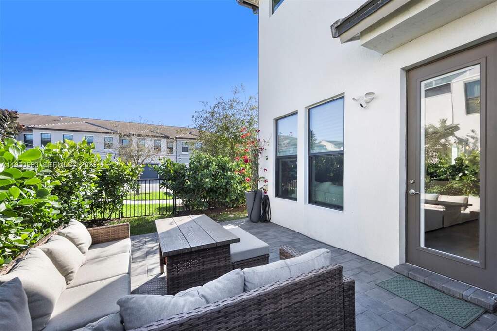 3 Bedroom Villa/Townhouse's Image 21