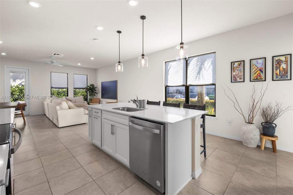 3 Bedroom Villa/Townhouse's Image 3