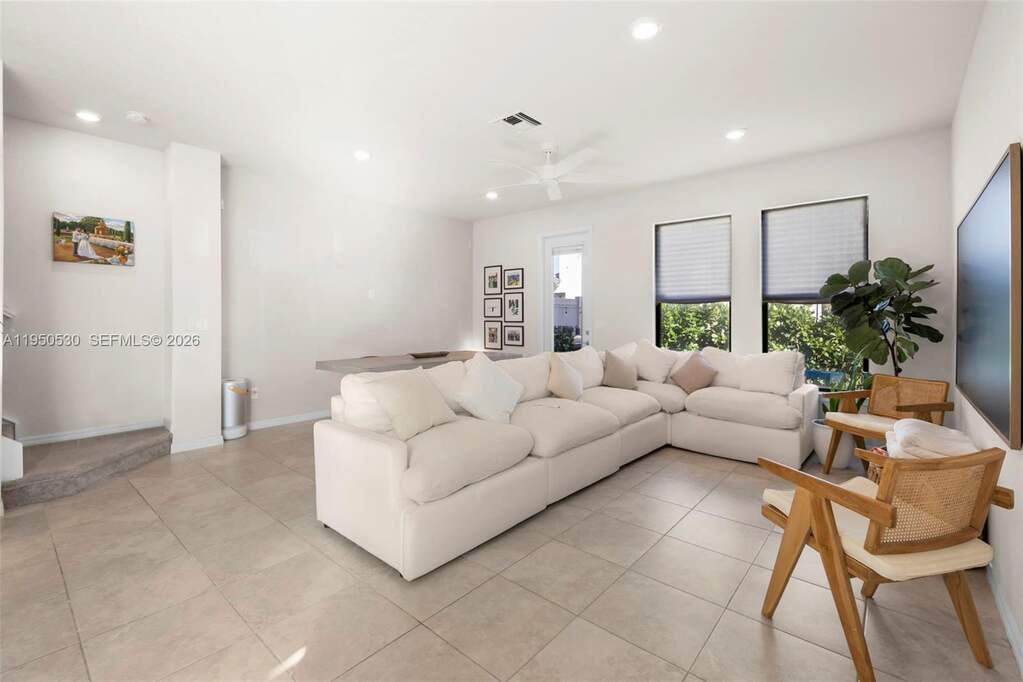 3 Bedroom Villa/Townhouse's Image 4