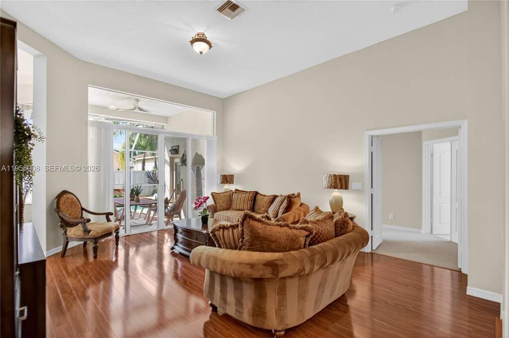 5 Bedroom Single Family Home/House's Image 19