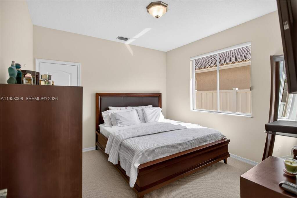 5 Bedroom Single Family Home/House's Image 34