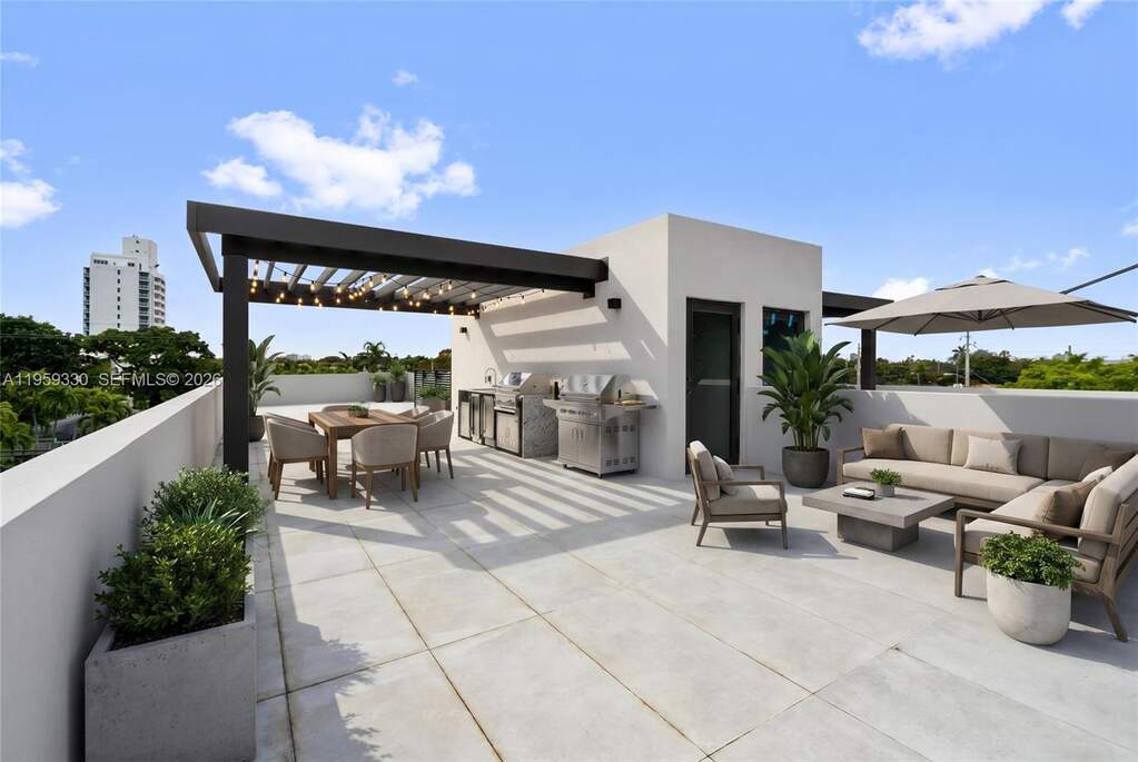 3 Bedroom Villa/Townhouse's Image 7