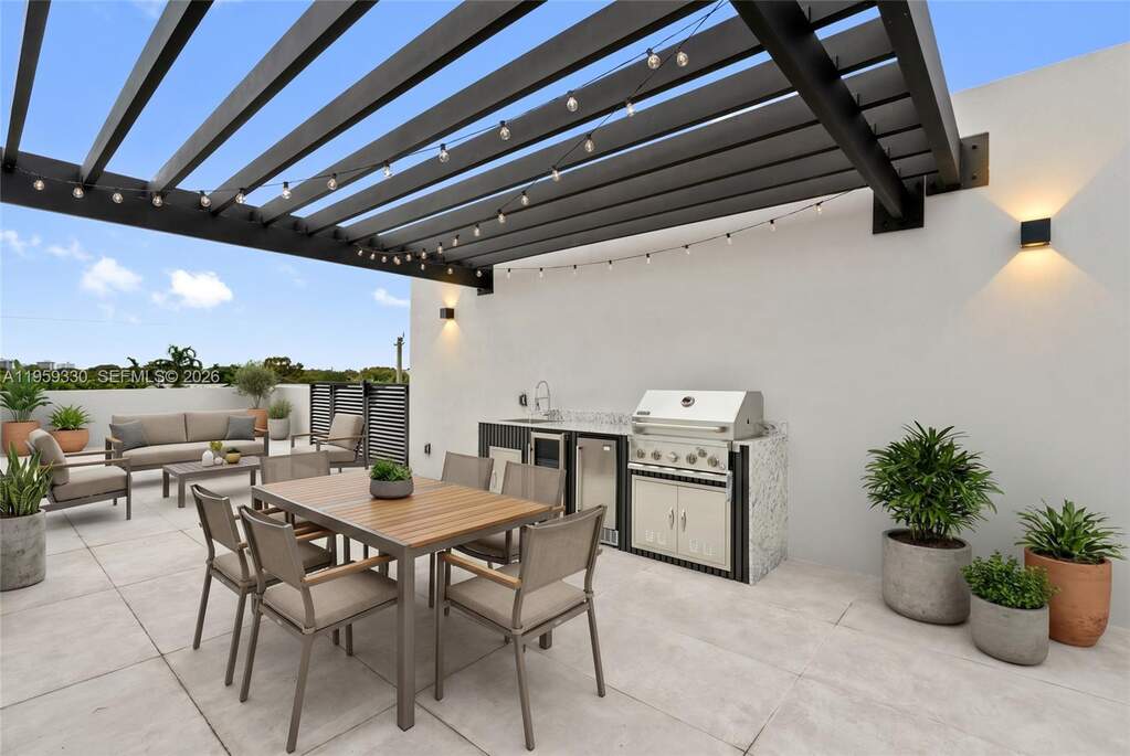 3 Bedroom Villa/Townhouse's Image 8