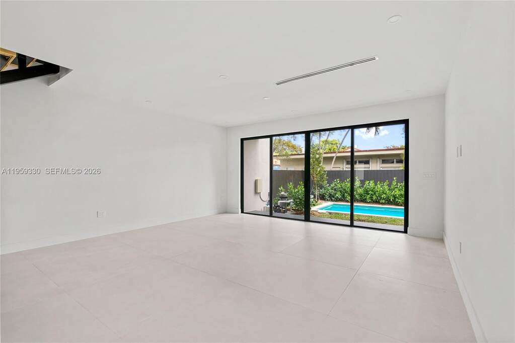 3 Bedroom Villa/Townhouse's Image 17